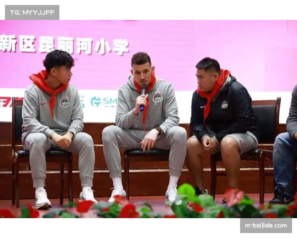 雷速体育携手足协杯郑州种子计划圆满收官走进昆丽河小学助力青少年足球梦想